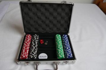 Pokerspel in koffer beschikbaar voor biedingen