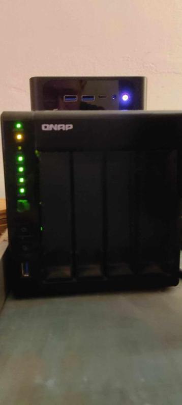 qnap ts-451+ 8GB ram 1 van 2 beschikbaar voor biedingen