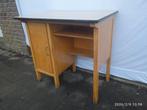 Jaren 50 eiken bureautje met geel bruin formica blad (2*), Huis en Inrichting, Bureaus, Ophalen, Gebruikt, Bureau