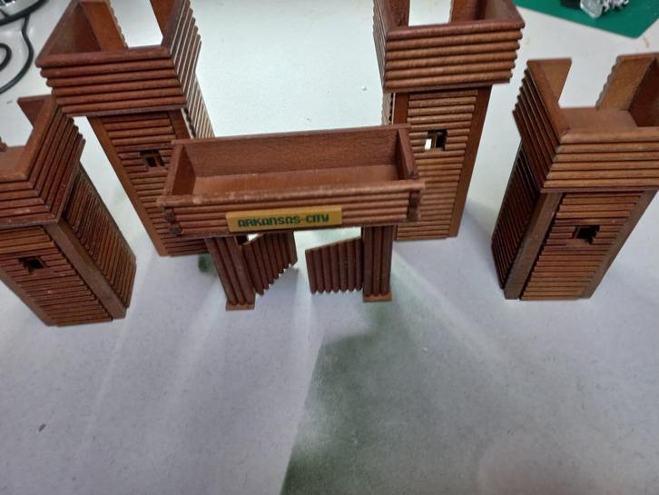 houten cowboy huisjes, Kinderen en Baby's, Speelgoed | Houten speelgoed, Gebruikt, Overige typen, Ophalen