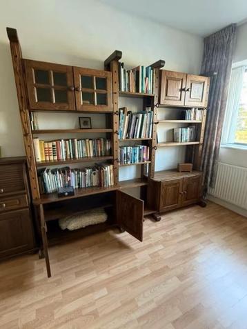 Eikenhouten boekenkast  (ook wel kaaskast genoemd) beschikbaar voor biedingen