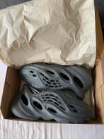 Yeezy foam runner Carbon maat 44,5/size 10, Slippers, Ophalen of Verzenden, Yeezy, Zo goed als nieuw