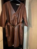 Prachtige bruine jurk PU van Aaiko, maat L, Kleding | Dames, Jurken, Aaiko, Bruin, Maat 42/44 (L), Ophalen of Verzenden