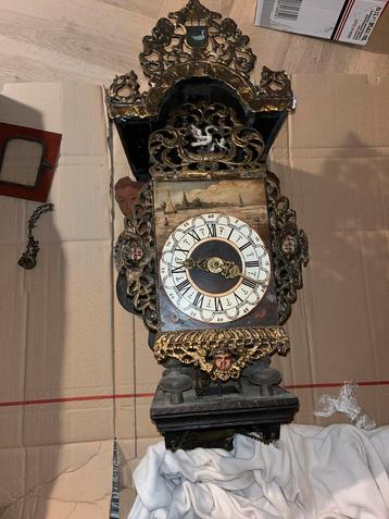 Friese Stoelklok beschikbaar voor biedingen