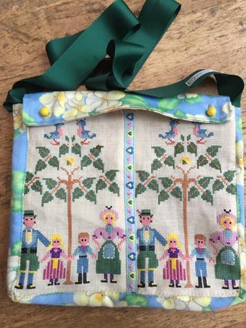 Pippa & Lies tas van vintage borduurwerk beschikbaar voor biedingen