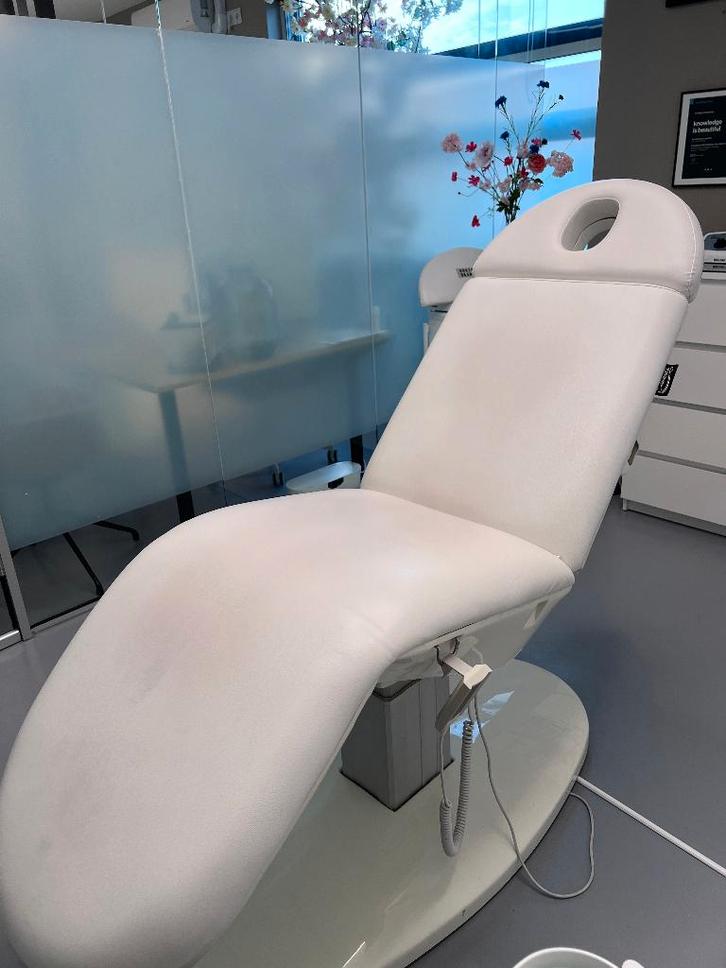 prachtige behandelstoel in zeer goede staat! 4 motoren, Witgoed en Apparatuur, Persoonlijke-verzorgingsapparatuur, Gebruikt, Overige typen
