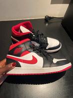 Air Jordan 1 Mid - Zwart/Wit/Rood - Maat 41, Kleding | Dames, Schoenen, Ophalen of Verzenden, Gedragen, Zwart, Sneakers of Gympen