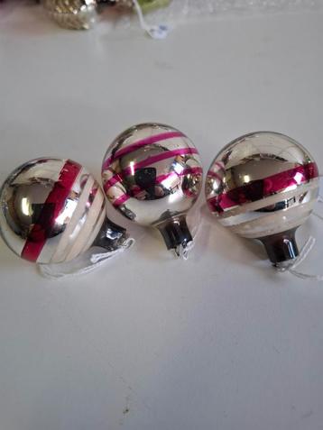 Antieke Kerst Ajeko Det van 3 ballen zilver-fuchsia beschikbaar voor biedingen
