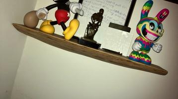 Decoratieve plank beschikbaar voor biedingen