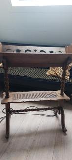 Antiek boekentafeltje met gedraaide poten, Antiek en Kunst, Ophalen of Verzenden