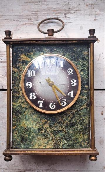 Antieke Molnija klok, groen natuursteen, 1947 beschikbaar voor biedingen