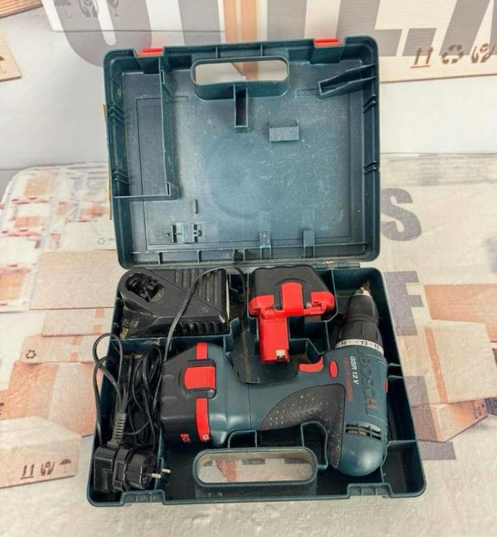 Bosch GSR 12V met 2 Accus Accu boormachine schroefmachine, Doe-het-zelf en Verbouw, Gereedschap | Overige machines, Gebruikt, Ophalen of Verzenden