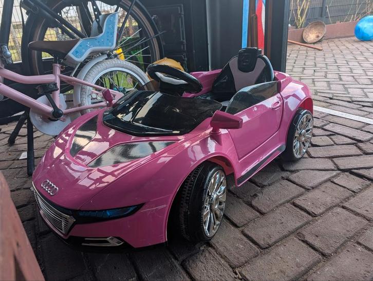 Roze elektrische auto kind Audi, Kinderen en Baby's, Speelgoed | Buiten | Accuvoertuigen, Zo goed als nieuw, Ophalen
