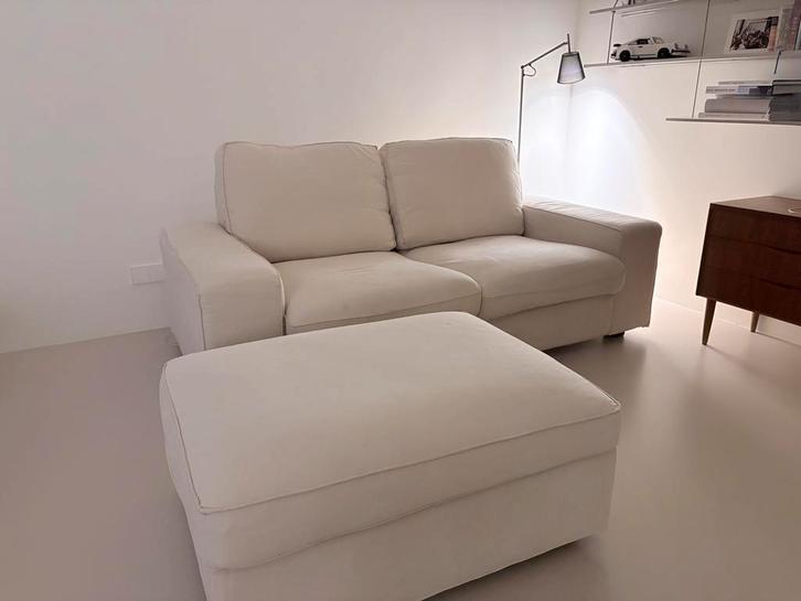 Ikea Kivik Bank 2 zits beige met hocker/voetenbank, Huis en Inrichting, Banken | Sofa's en Chaises Longues, Zo goed als nieuw