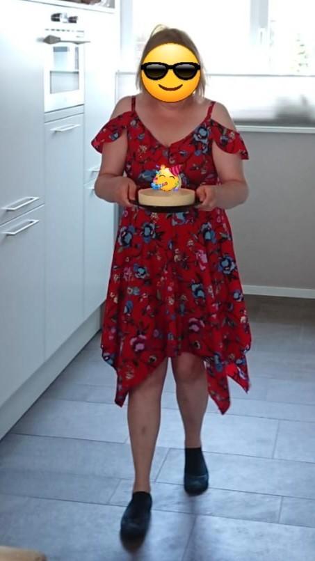 jurk rood bloemen C&A off shoulder spaghettibandjes zomer, Kleding | Dames, Jurken, Zo goed als nieuw, Maat 38/40 (M), Rood, Boven de knie