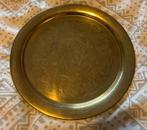 Decoratief messing wandbord met gegraveerd motief, Antiek en Kunst, Antiek | Wandborden en Tegels, Ophalen