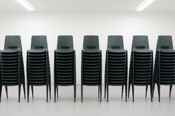 Kantinestoelen antraciet stapelstoelen grijs kuipstoelen beschikbaar voor biedingen
