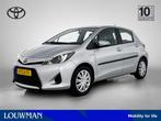 Toyota Yaris 1.5 Hybrid Aspiration (bj 2014, automaat), Auto's, Toyota, Gebruikt, 4 cilinders, Origineel Nederlands, Bedrijf