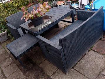 Tuinset met kussens 2 stoelen bank en tafel 4/5 personen  beschikbaar voor biedingen