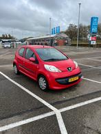 Peugeot 107 1.0 12V 5DR 2007 Rood, Auto's, Voorwielaandrijving, Stof, 4 stoelen, Elektrische ramen
