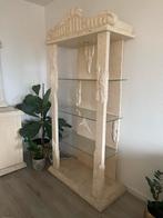Exclusieve stenen vitrinekast met glazen legplanken, Ophalen, Met plank(en), Gebruikt, 50 tot 100 cm