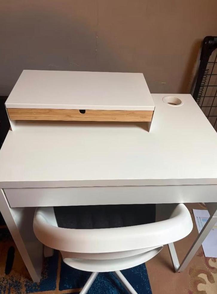 Bureau met bureaustoel, Huis en Inrichting, Bureaus, Zo goed als nieuw, Bureau, In hoogte verstelbaar, Ophalen