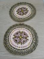 2 vintage ronde tafel/kast doekjes, Huis en Inrichting, Ophalen of Verzenden, Zo goed als nieuw