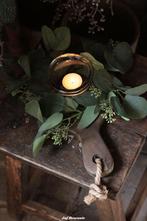 Eucalyptuskrans en glazen windlicht op broodplank set, Huis en Inrichting, Woonaccessoires | Overige, Www.jufbrocante.nl, Www.jufbrocante.nl