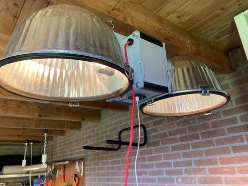 Industriële hanglamp met USB aansluitingen en stopcontact, Huis en Inrichting, Lampen | Hanglampen, Gebruikt, Minder dan 50 cm