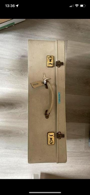 Vintage koffer beschikbaar voor biedingen