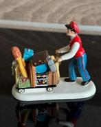 Dept 56 beeldje koerier / porter, Diversen, Kerst, Ophalen of Verzenden, Zo goed als nieuw