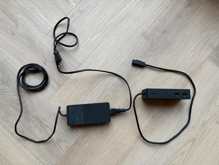Originele Microsoft Docking Set (Adapter + Docking), Computers en Software, Barebones, Gebruikt, Ophalen of Verzenden