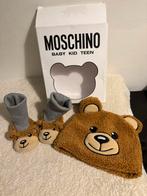Moschino babyset mutsje met slofjes, Ophalen, Maat 62, Jongetje of Meisje, Zo goed als nieuw