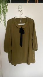 Junarose legergroene bloes met strik, mt. 50, Ophalen of Verzenden, Zo goed als nieuw, Maat 46/48 (XL) of groter, Groen