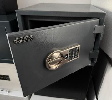 Zeer degelijke Salvus kluis brandkast beschikbaar voor biedingen