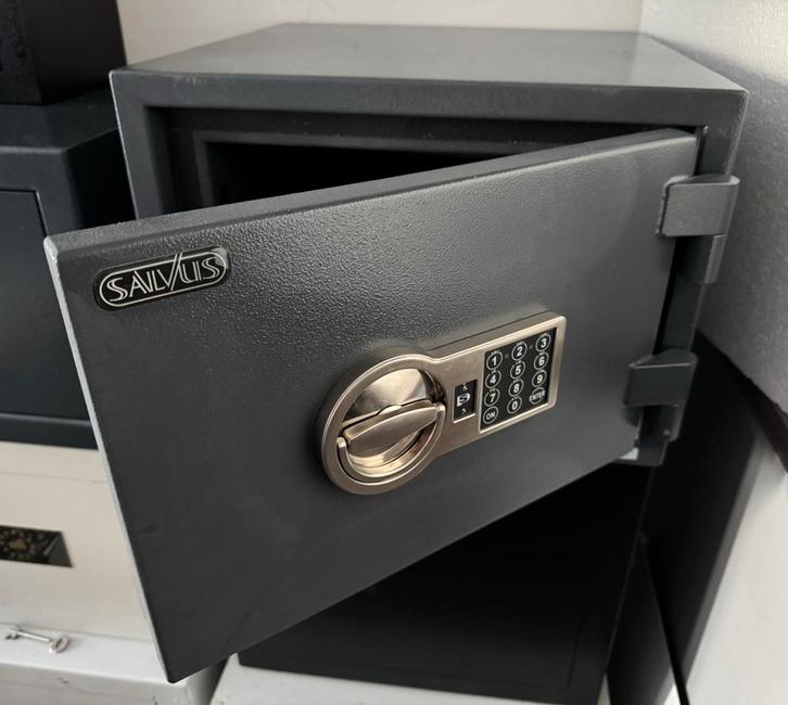 Zeer degelijke Salvus kluis brandkast, Huis en Inrichting, Brandblussers en Brandkasten, Brandkast, Ophalen