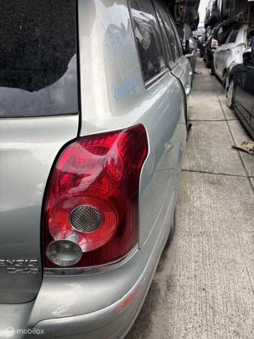 Achterlicht links Toyota Avensis Wagon II ('03-'09) beschikbaar voor biedingen