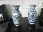 2 ANTIEKE BLAUW BEWERKTE AARDEWERKEN VAZEN- CHINA ?, Ophalen of Verzenden