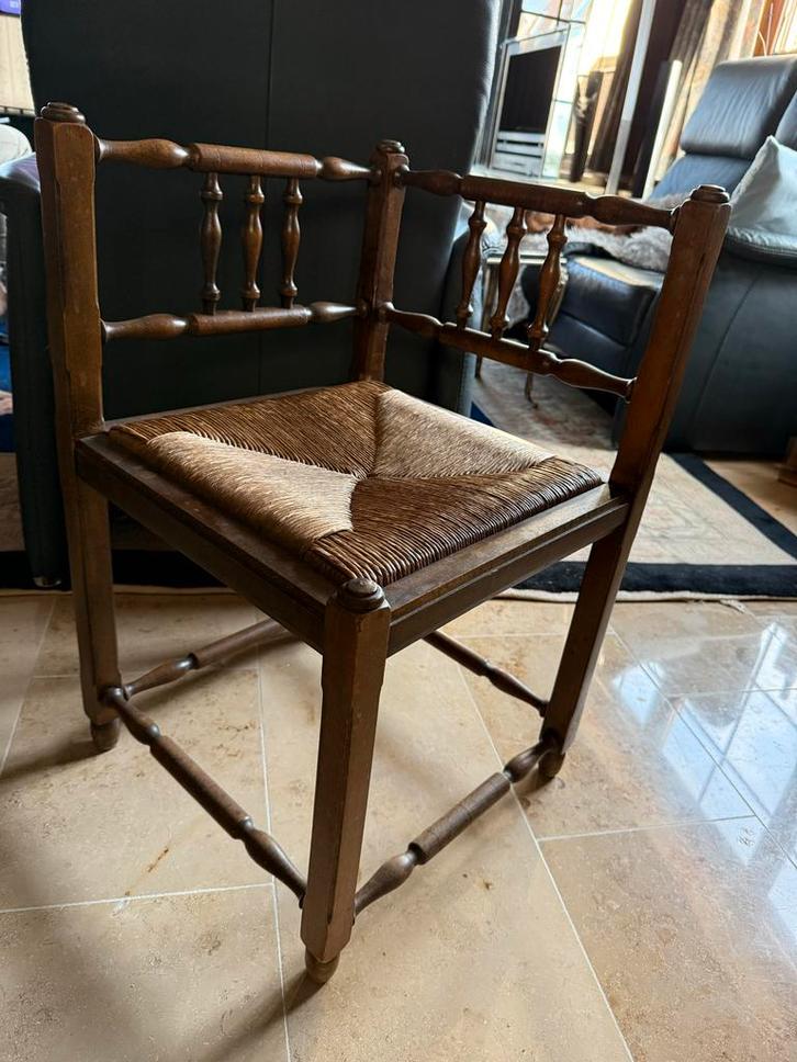 Antieke Hoekstoel met Gevlochten Zitting, Huis en Inrichting, Stoelen, Gebruikt, Eén, Hout, Bruin, Ophalen