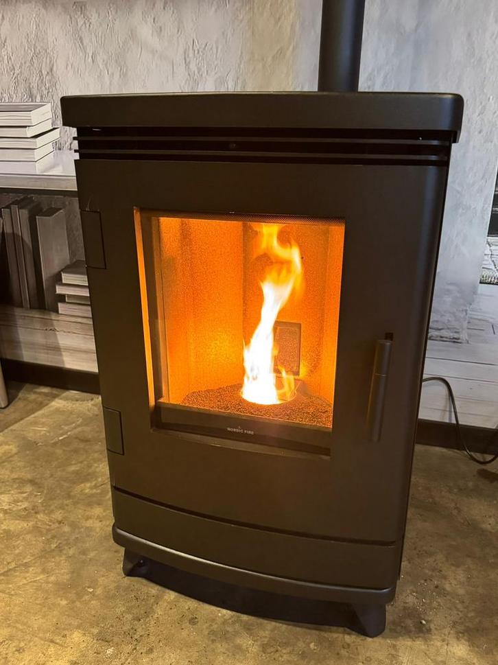 Nordic Fire showroommodel pelletkachel Finn zwart, Huis en Inrichting, Kachels, Zo goed als nieuw, Vrijstaand, Pelletkachel, Overige brandstoffen