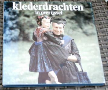 Klederdrachten in Overijssel. H Schelhaas. Bert Molenaar. beschikbaar voor biedingen