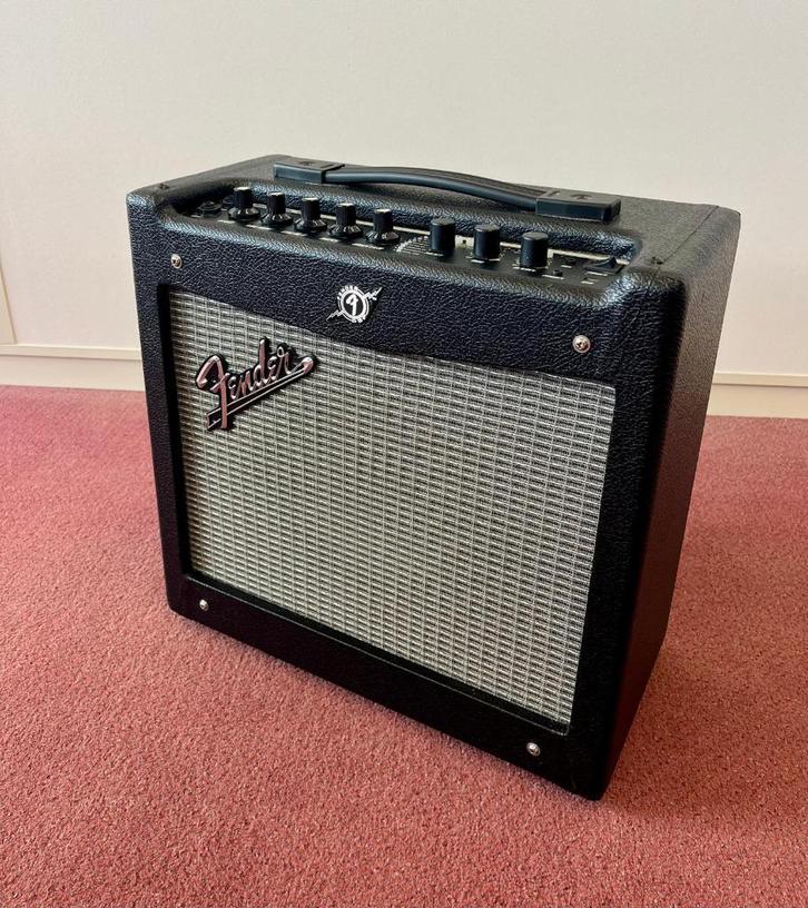 Fender Mustang I V2, Muziek en Instrumenten, Versterkers | Bas en Gitaar, Zo goed als nieuw, Gitaar, Minder dan 50 watt, Ophalen