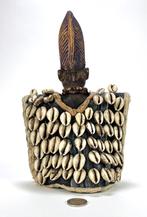 Houten Yoruba beeld met cowrie schelpen, 20e eeuw, Nigeria, Antiek en Kunst, Ophalen of Verzenden