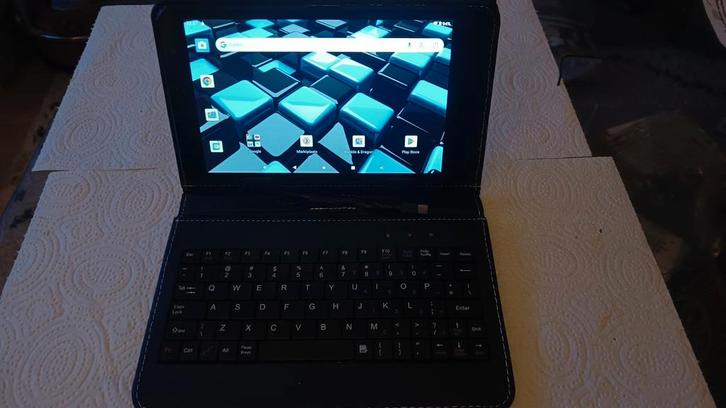 Android 10 Tablet met bijbehorende hoes en toetsenbord., Computers en Software, Android Tablets, Zo goed als nieuw, 7 inch of minder