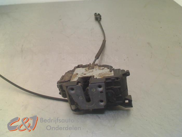 Slotplaat voor van een Renault Kangoo (0389), Auto-onderdelen, Carrosserie en Plaatwerk, Renault, Gebruikt, 3 maanden garantie