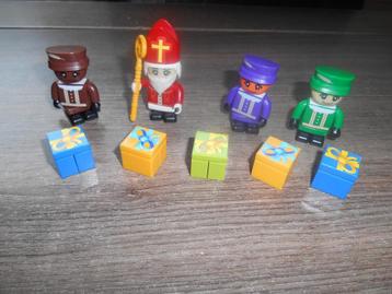 Sinterklaas en Piet figuurtjes beschikbaar voor biedingen