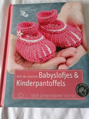Brei de mooiste babyslofjes en kinderpantoffels beschikbaar voor biedingen