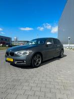 BMW 1-Serie (F20) 116I 100KW 5DR 2012 Grijs, Origineel Nederlands, Te koop, Zilver of Grijs, 5 stoelen