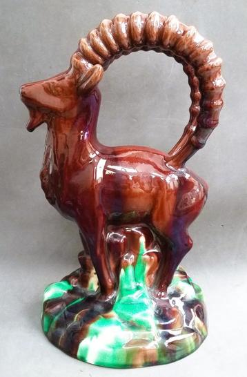 Om1925 GROOT Art Deco Beeld Sculptuur Steenbok Dier Plastiek beschikbaar voor biedingen