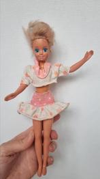 Oude barbie vintage skipper. Middel draaien. Iets kleiner da, Verzamelen, Poppen, Ophalen of Verzenden, Gebruikt